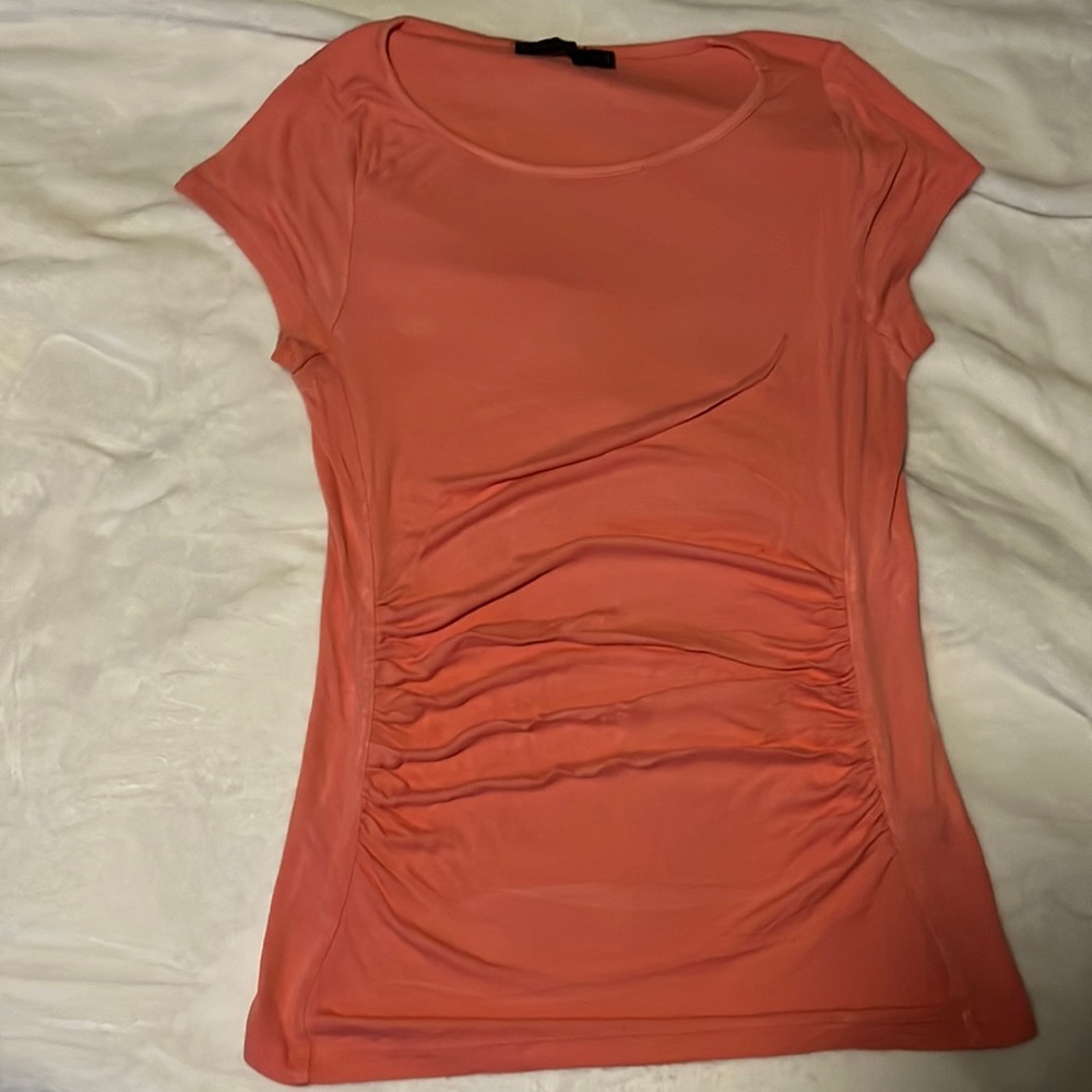 The Limited 
Color: Peach
Type: Short sleeve T-shirt
Size: M
Comfortable